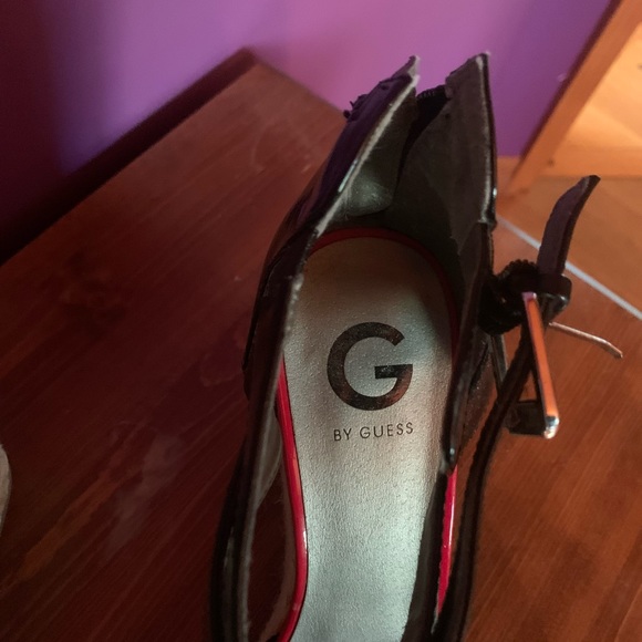 Guess Sandals Size 10 - Picture 5 of 7